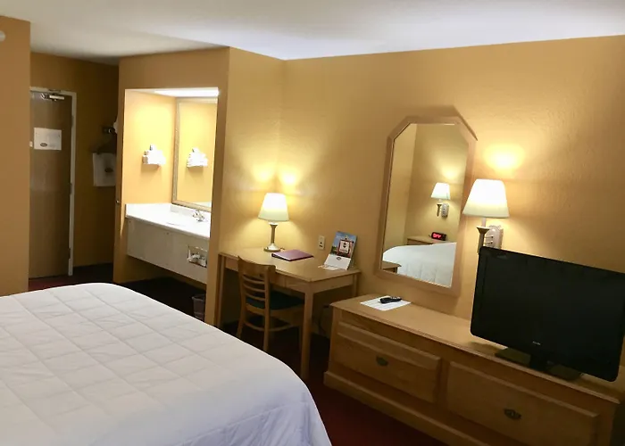 Parkfield Inn - Clinton
